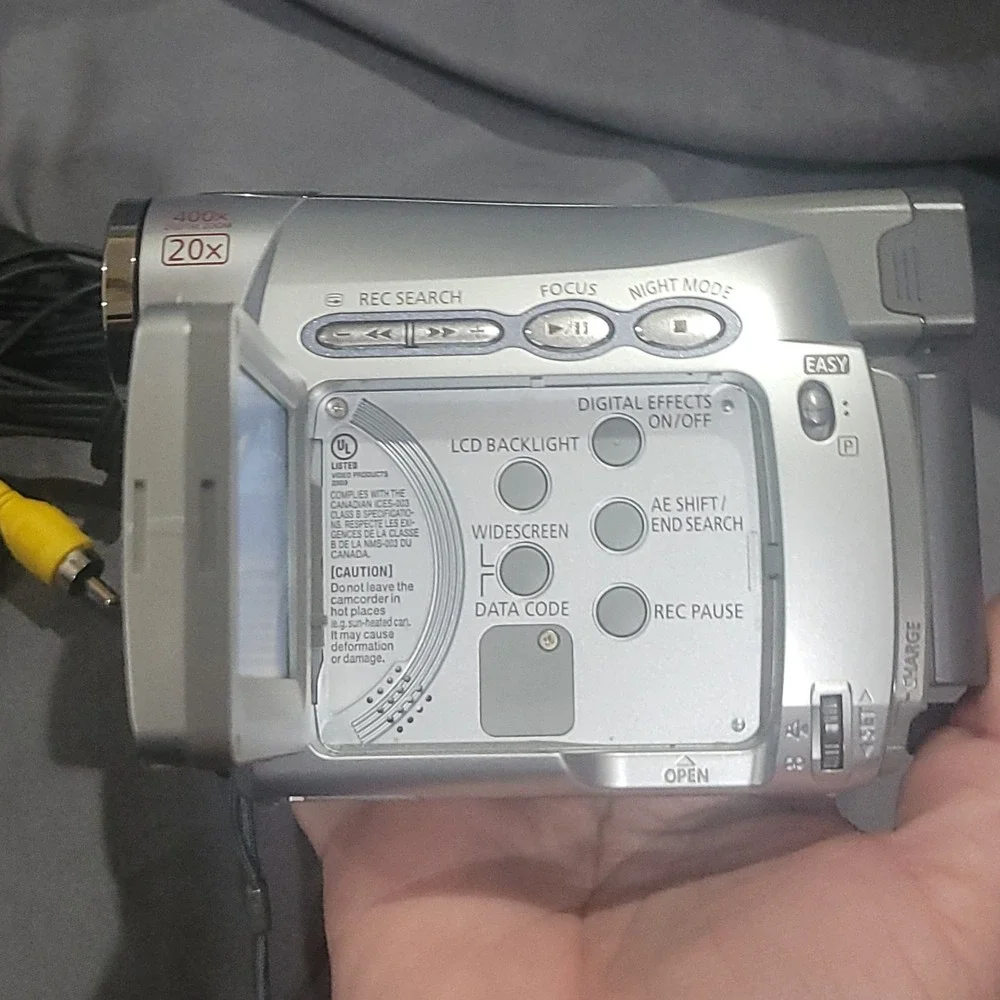 Canon ZR100 Mini DV Camcorder Recorder Tested Works!!! Tripod Case Charger